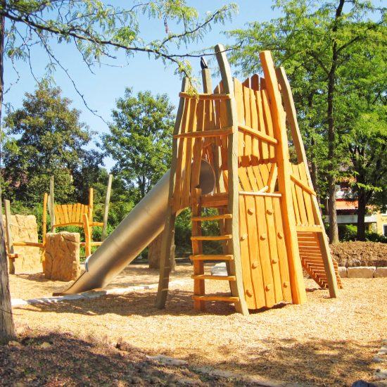 Timber playground unit with climbing wall and ladder