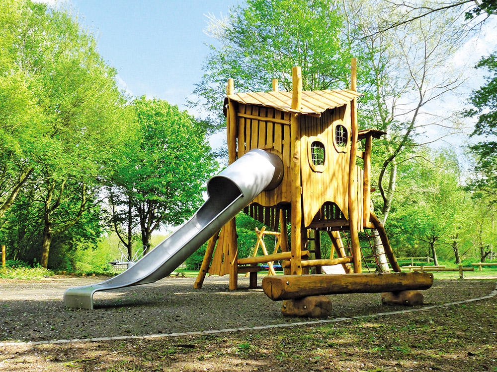 Timber climbing unit with half tubes slide