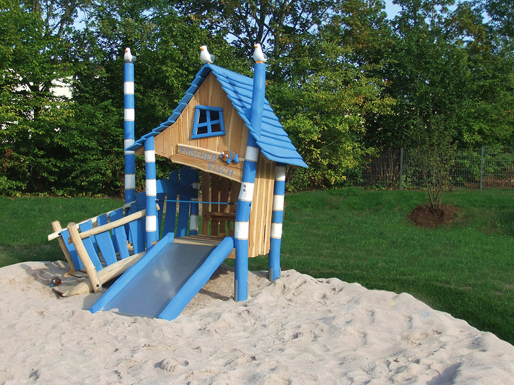 Fresh fish play house with low level DDA slide