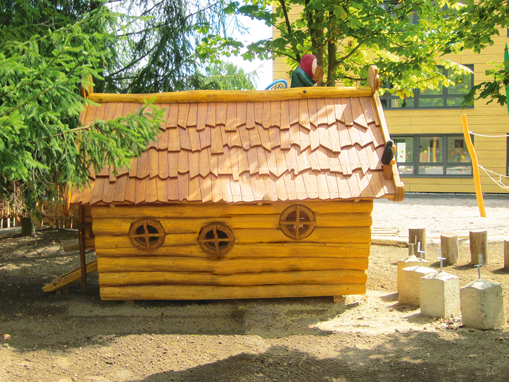 Side view of cabin themed playhouse