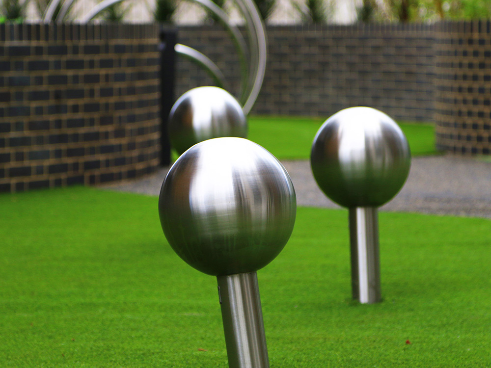Stainless steel bauble stepping and balancing trail item