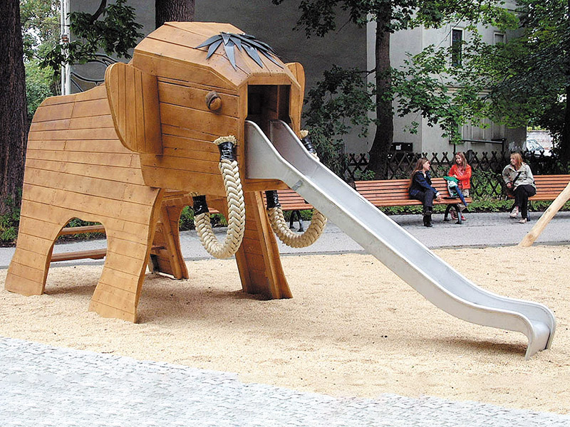 Elephant climbing frame with slide and rope tusks
